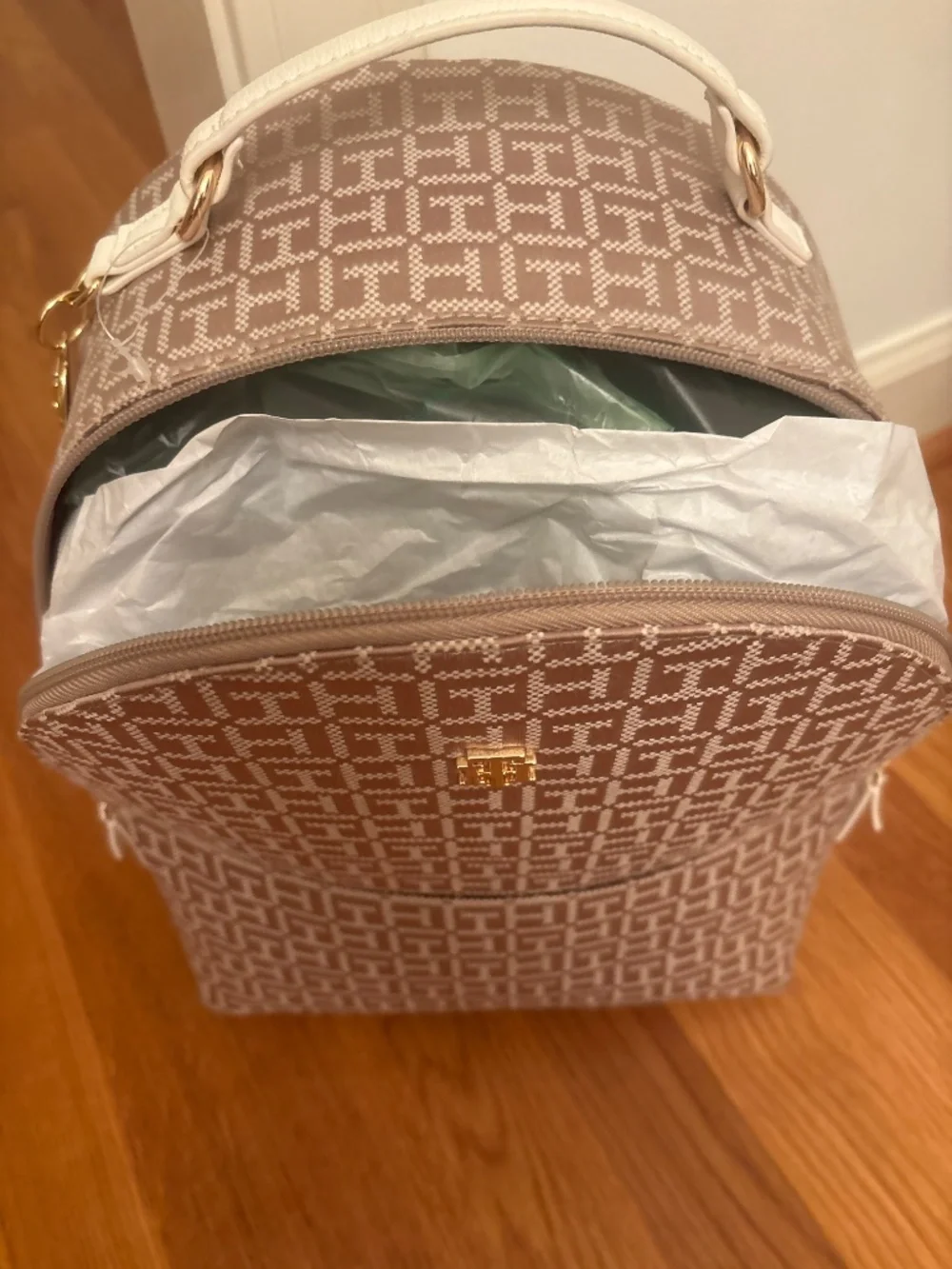 Tommy Hilfiger Crossbody/Shoulder Bag – Brand New with Tags